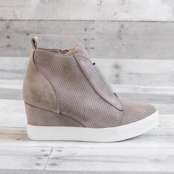 ‘Taryn’ Wedge Sneaker - Picture 4 of 5